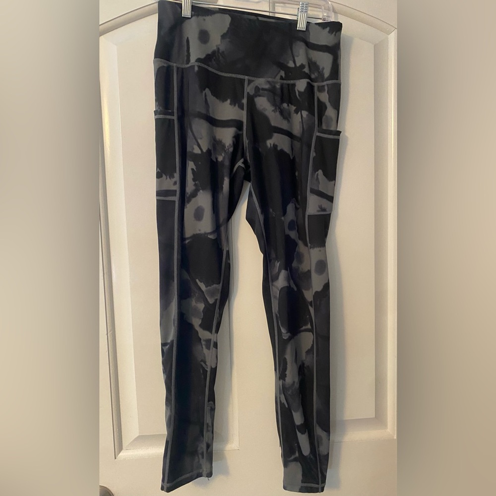 Oakla women’s running leggings size large